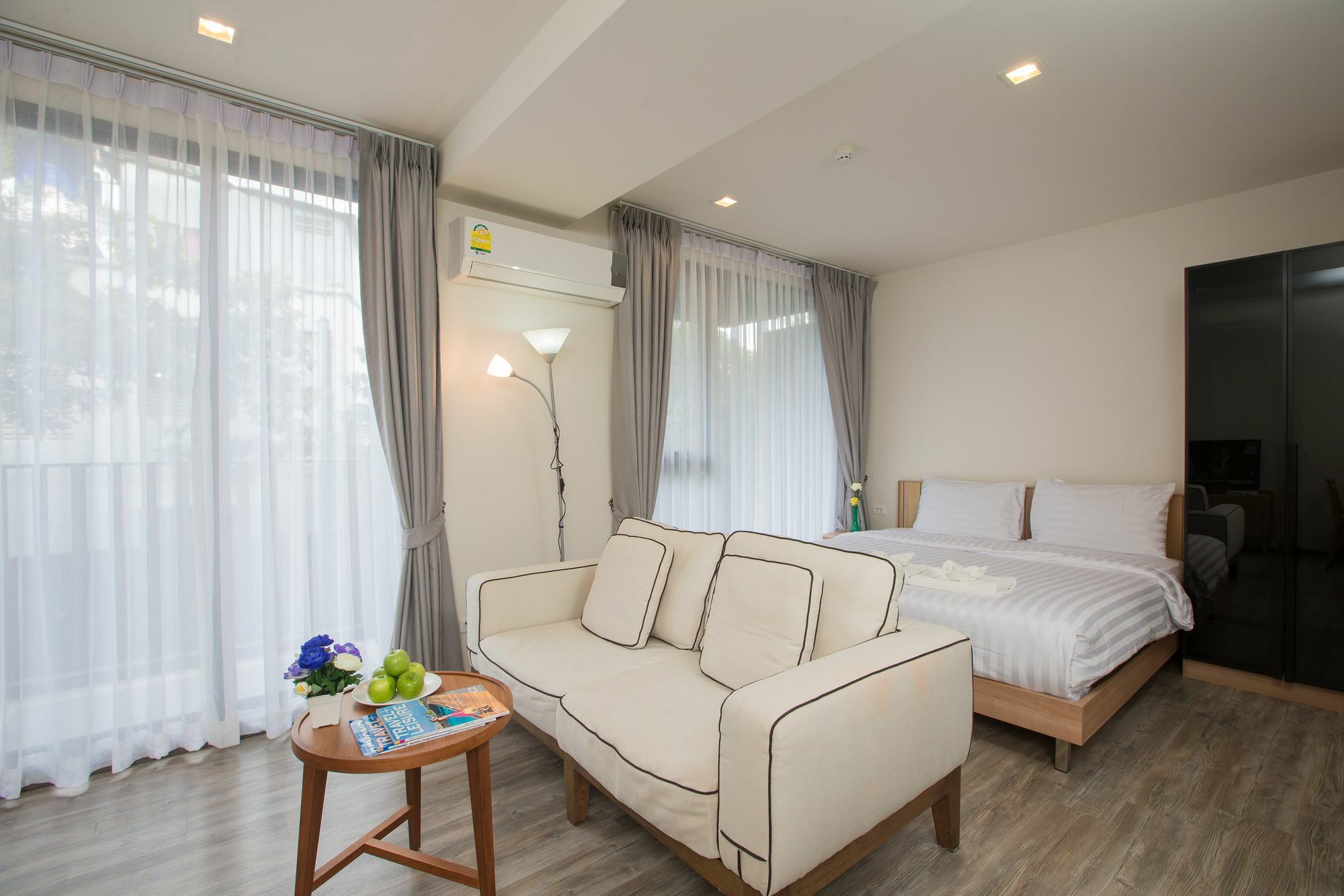 The Deck Condo Patong By Vip Экстерьер фото