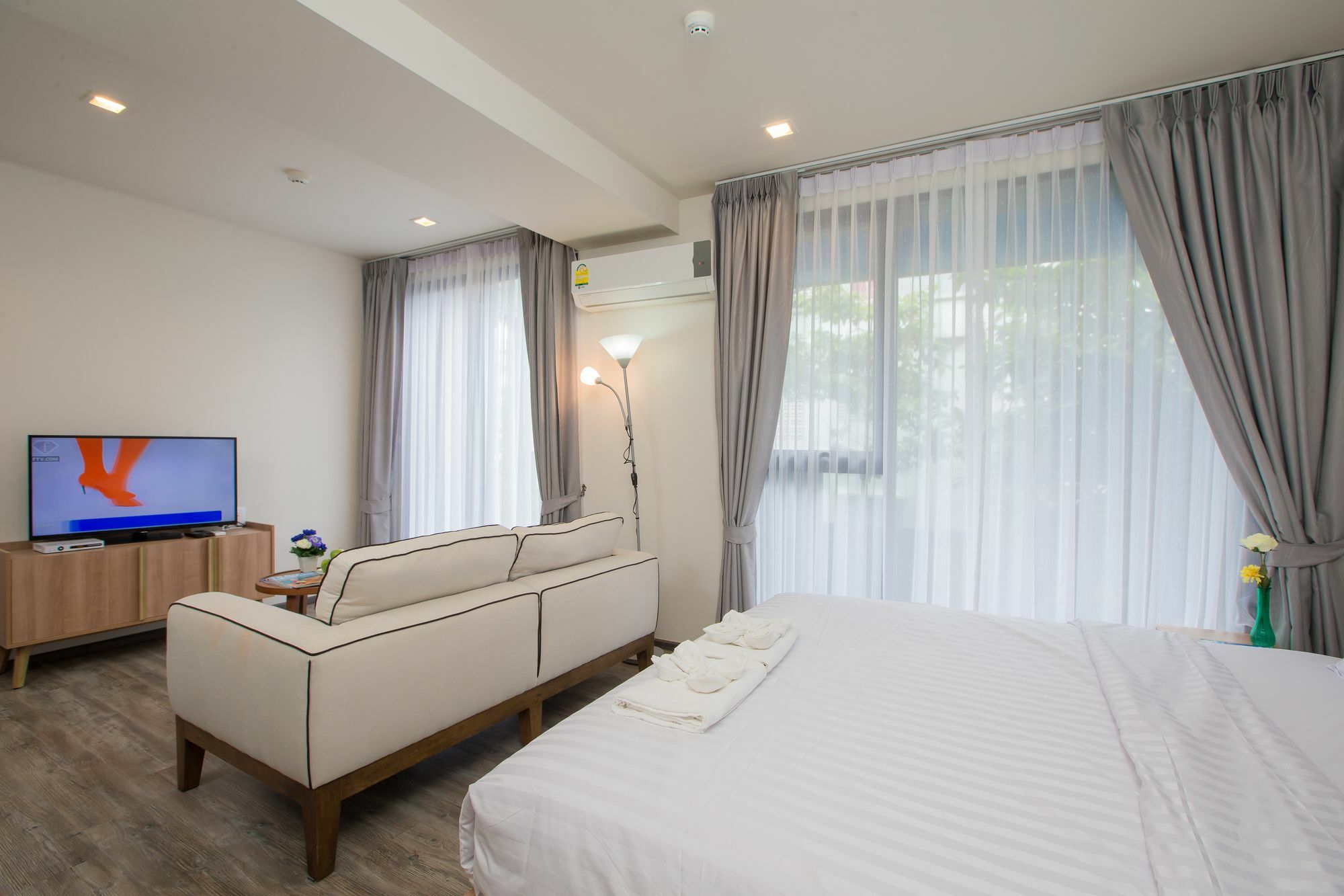 The Deck Condo Patong By Vip Экстерьер фото